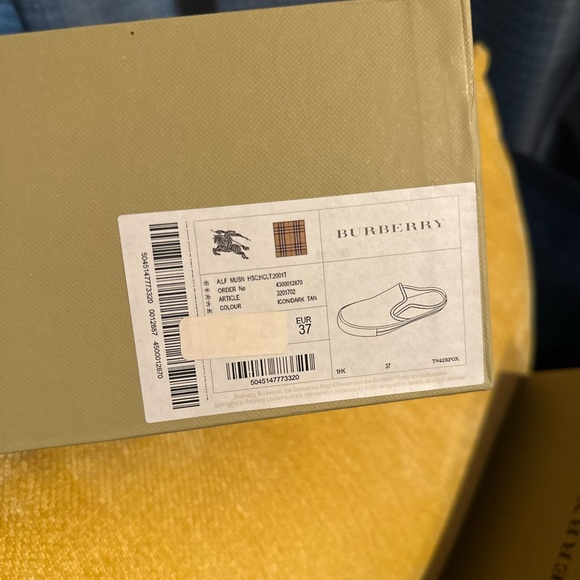 🤎🖤 Burberry Navy and White Check Slip-Ons - Picture 8 of 8